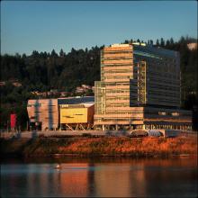 East view of the OHSU Robertson Life Sciences Building with the Willamette river in the foreground